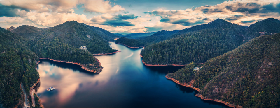 Cethana lake tasmania